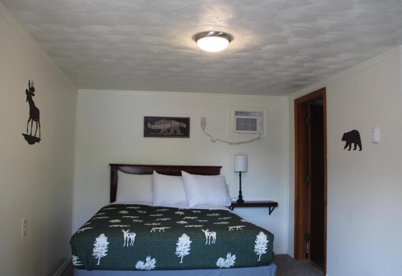 Motel 32 North Woodstock