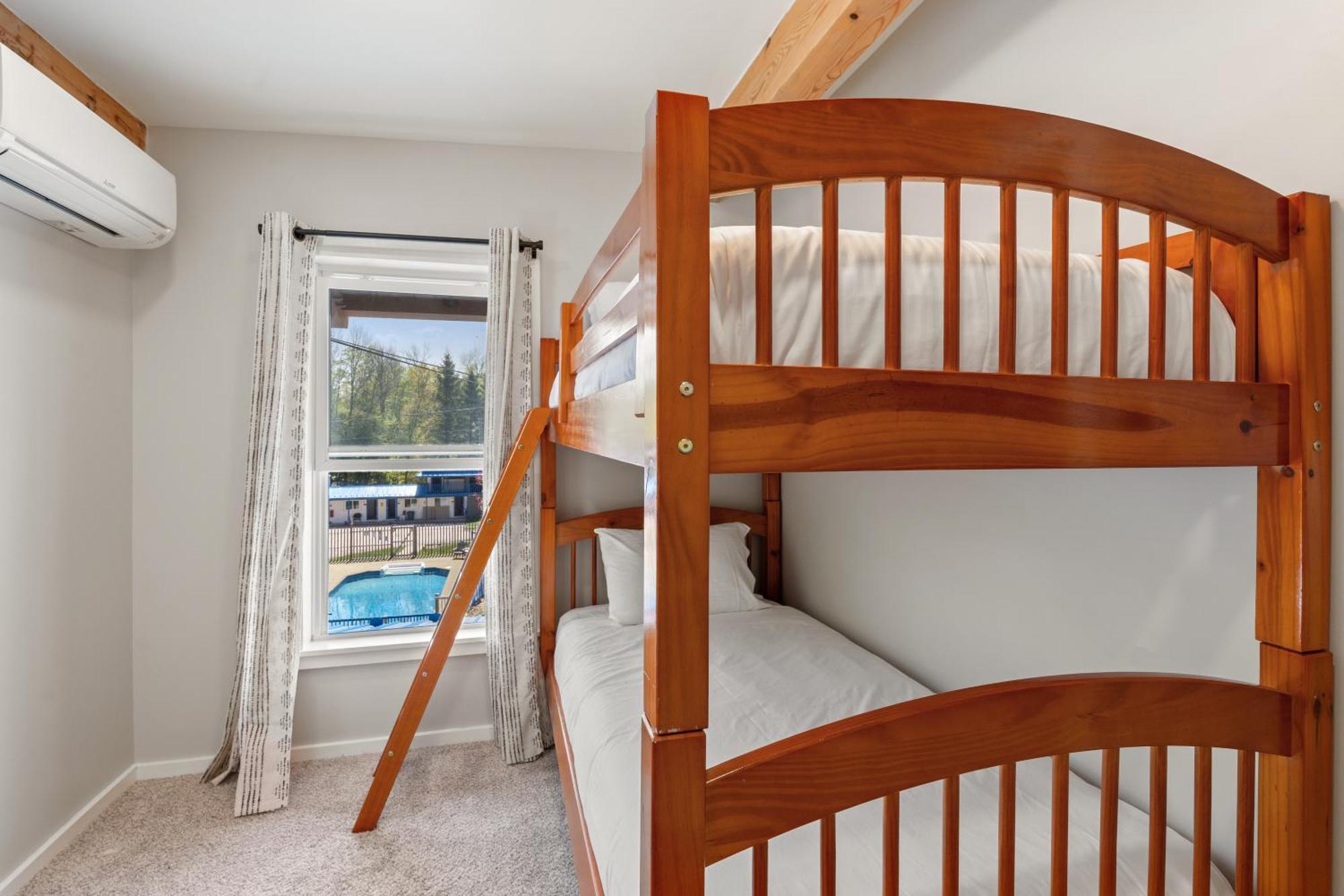 32 Motel North Woodstock